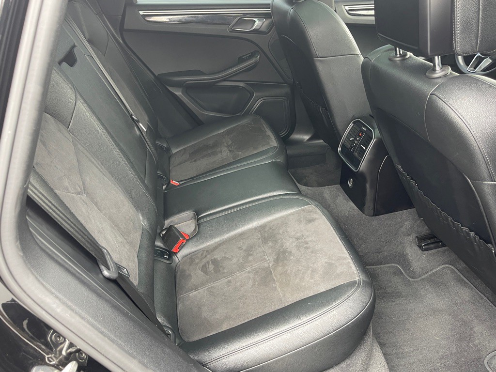 2018 Porsche Macan Image 59