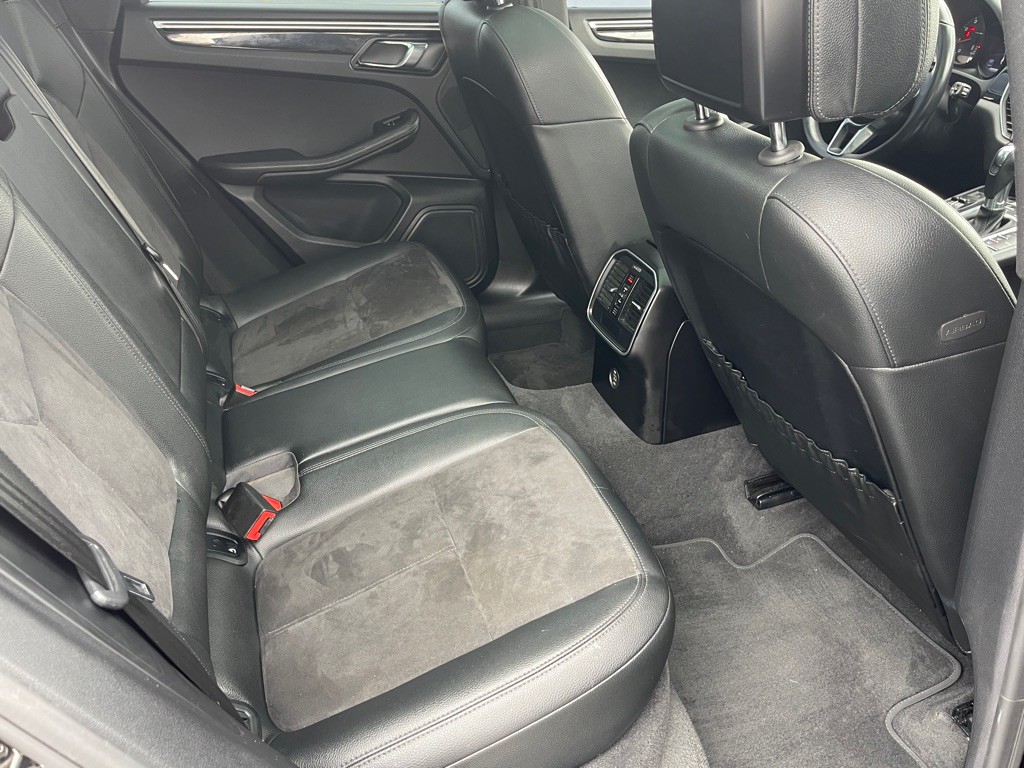 2018 Porsche Macan Image 60