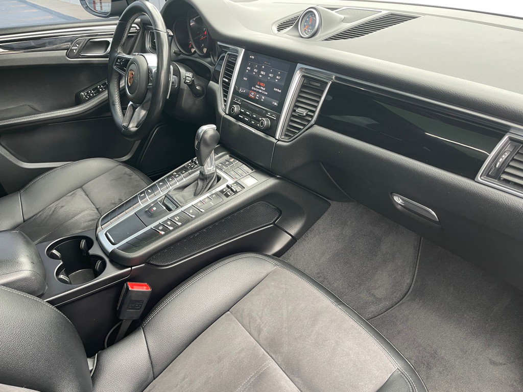 2018 Porsche Macan Image 65
