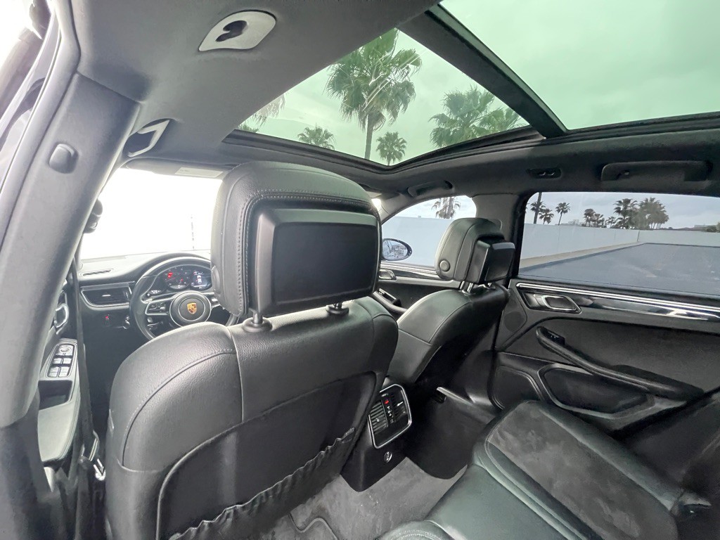 2018 Porsche Macan Image 70