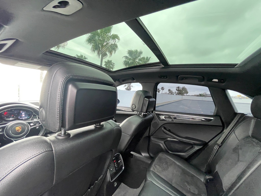 2018 Porsche Macan Image 71