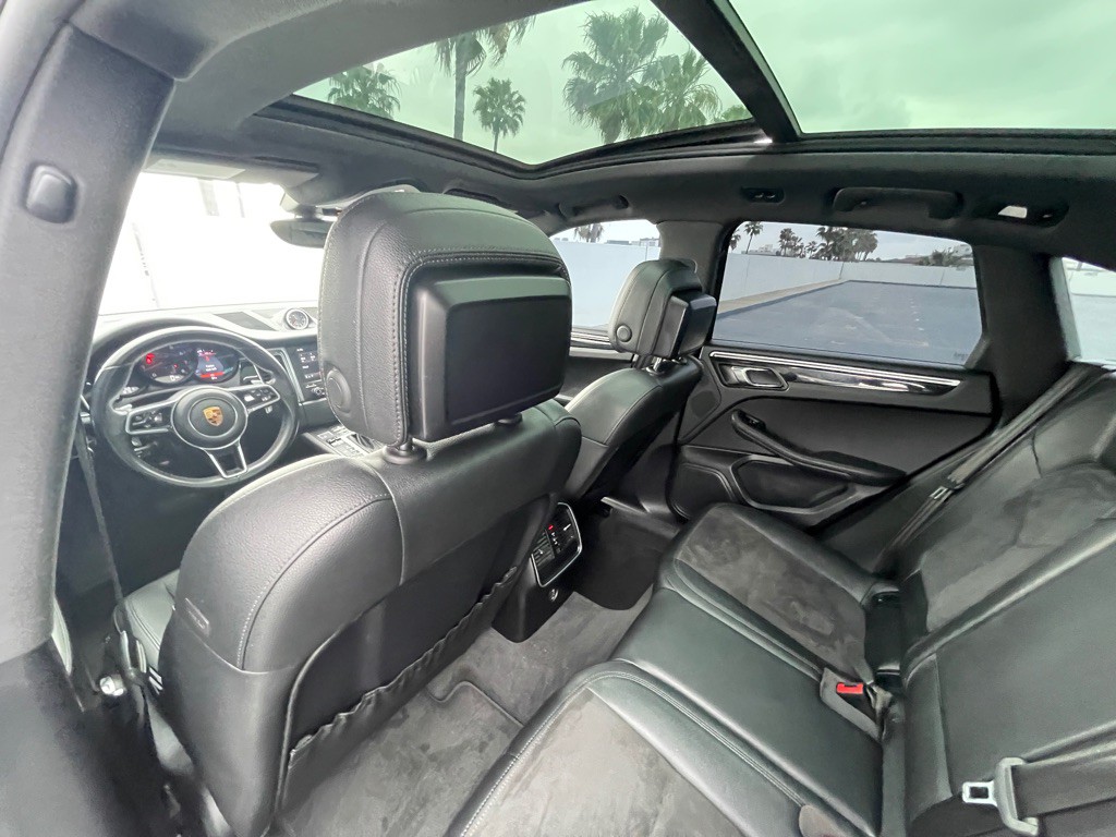 2018 Porsche Macan Image 72