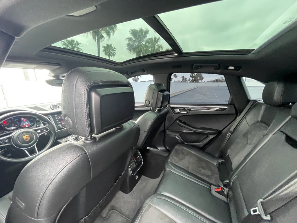 2018 Porsche Macan Image 73