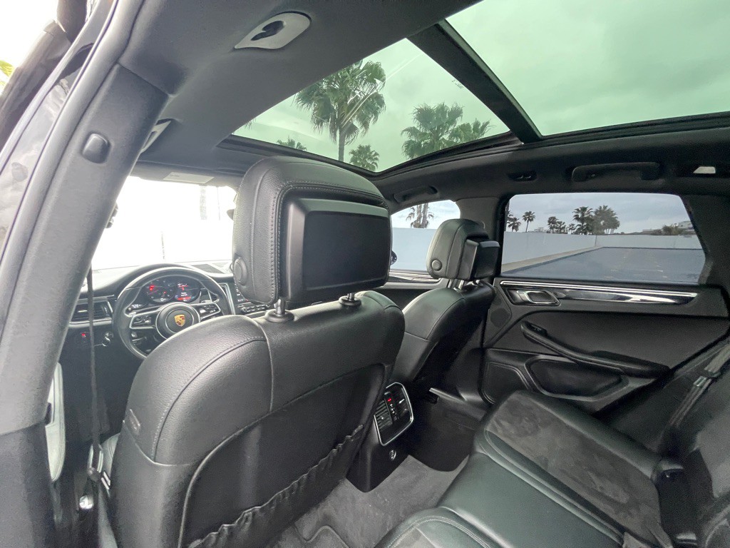 2018 Porsche Macan Image 74
