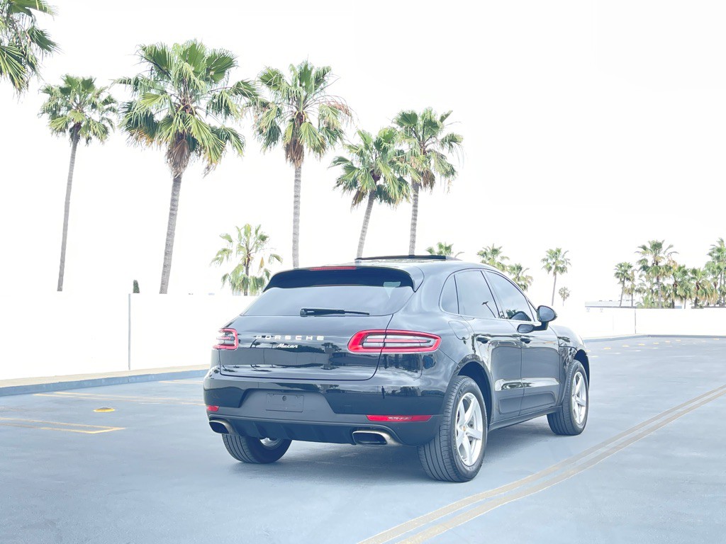 2018 Porsche Macan Image 2