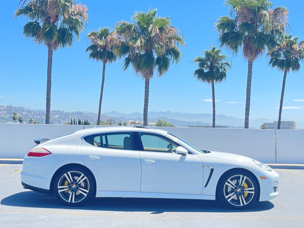 2013 Porsche Panamera Image 1