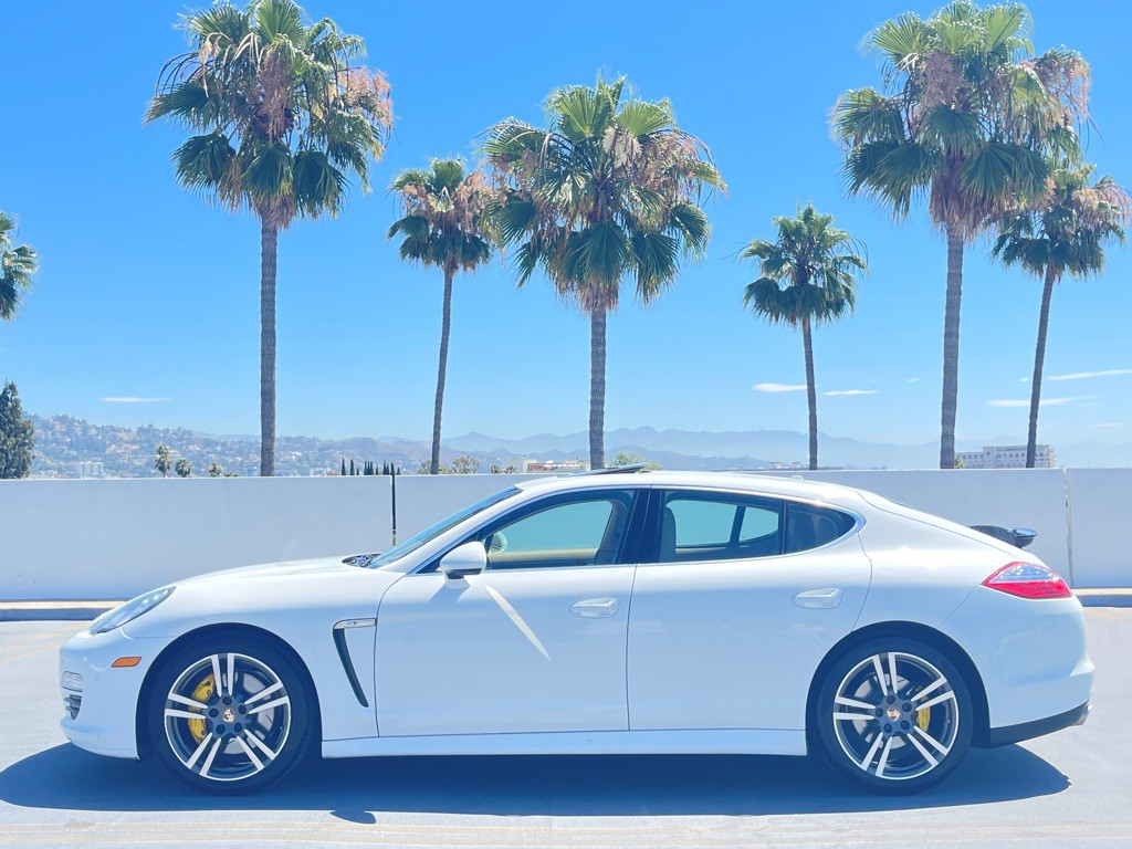 2013 Porsche Panamera Image 2