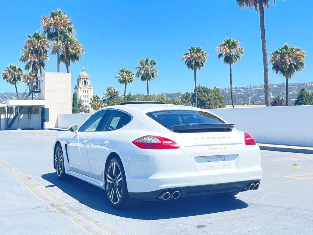 2013 Porsche Panamera Image 4