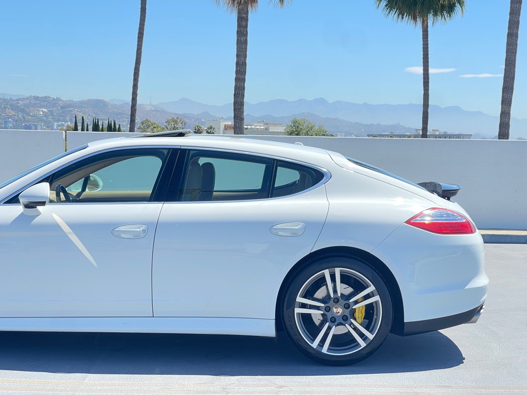 2013 Porsche Panamera Image 6