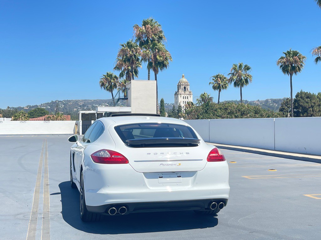 2013 Porsche Panamera Image 9
