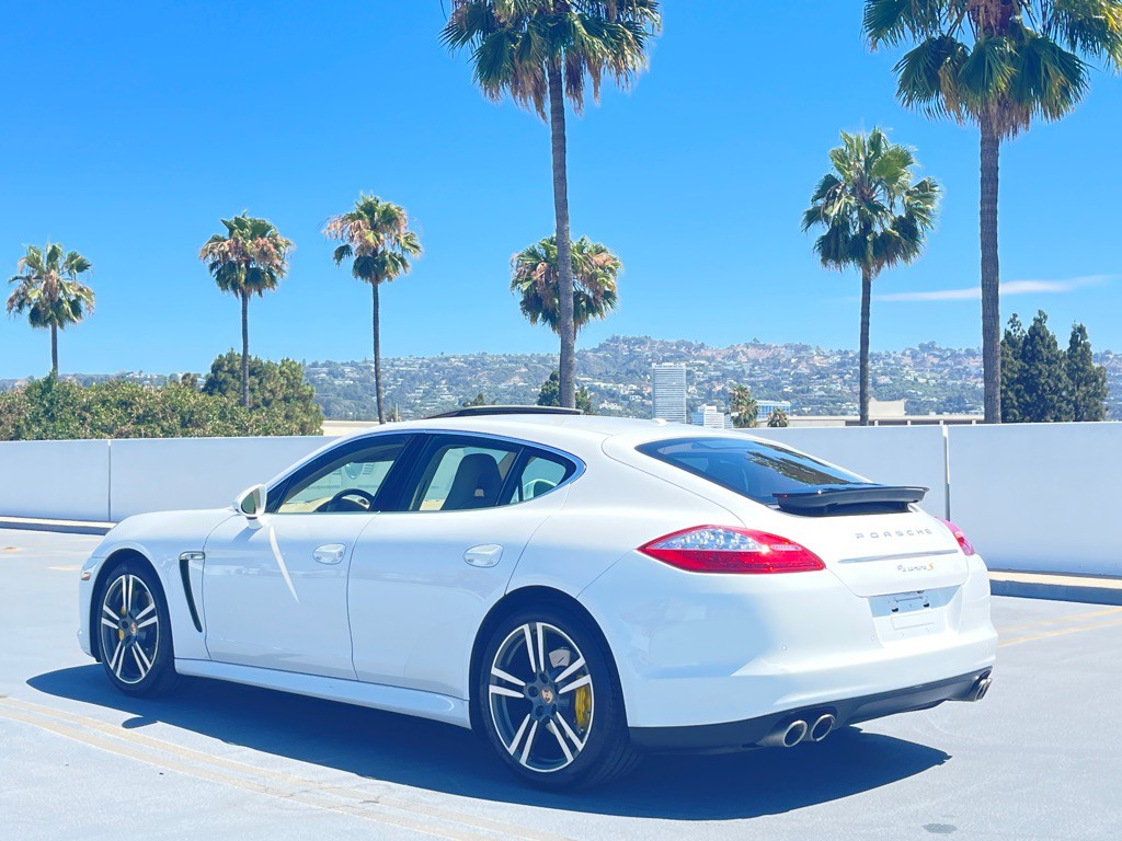 2013 Porsche Panamera Image 11