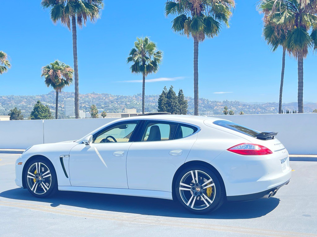 2013 Porsche Panamera Image 12