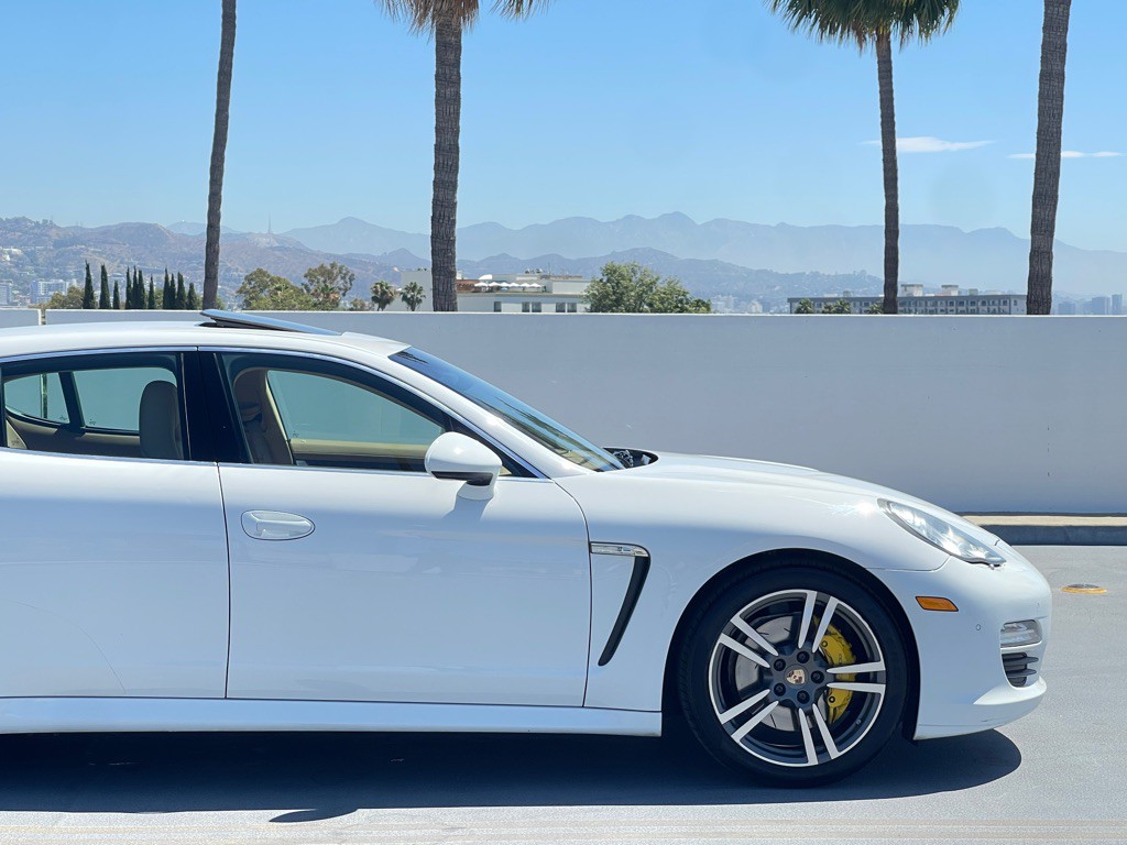 2013 Porsche Panamera Image 23
