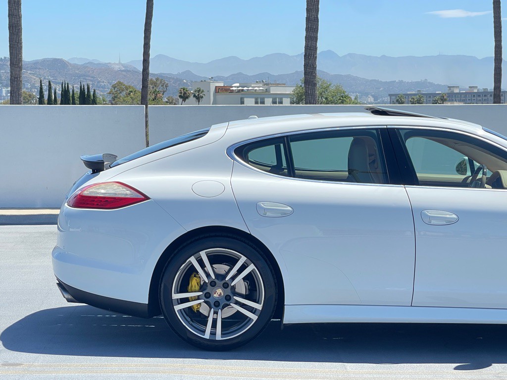 2013 Porsche Panamera Image 24