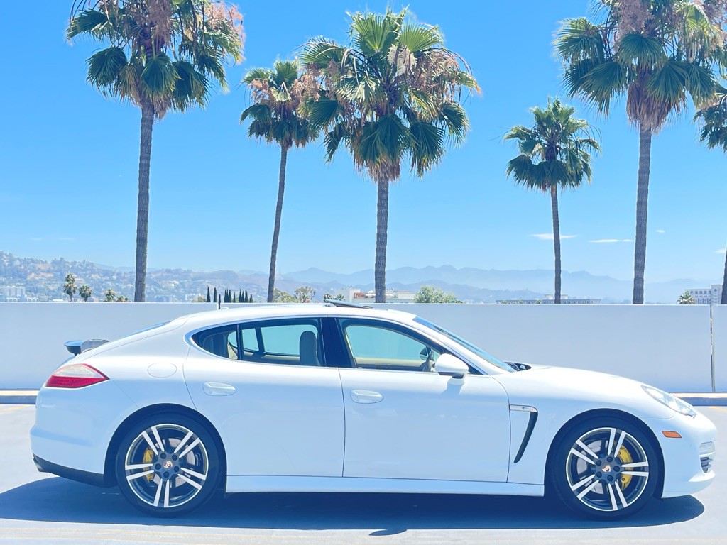 2013 Porsche Panamera Image 31