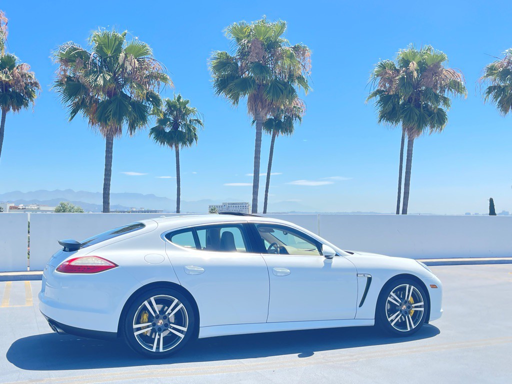 2013 Porsche Panamera Image 32