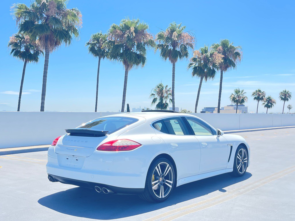 2013 Porsche Panamera Image 35