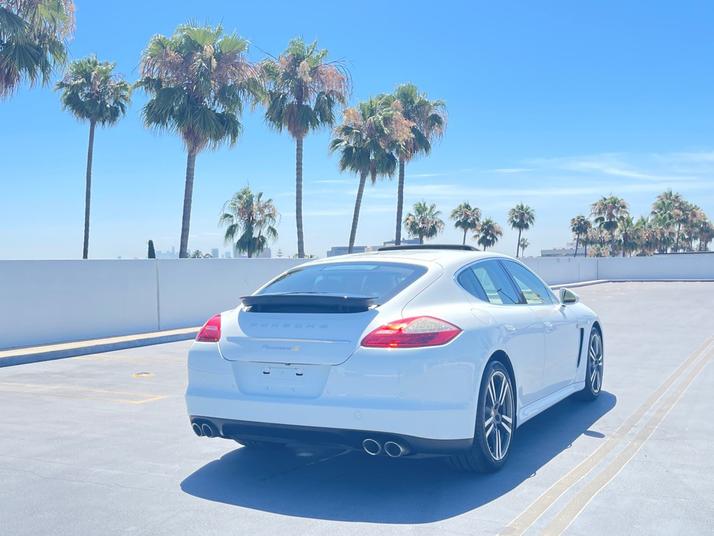 2013 Porsche Panamera Image 36