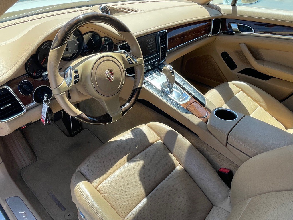 2013 Porsche Panamera Image 46