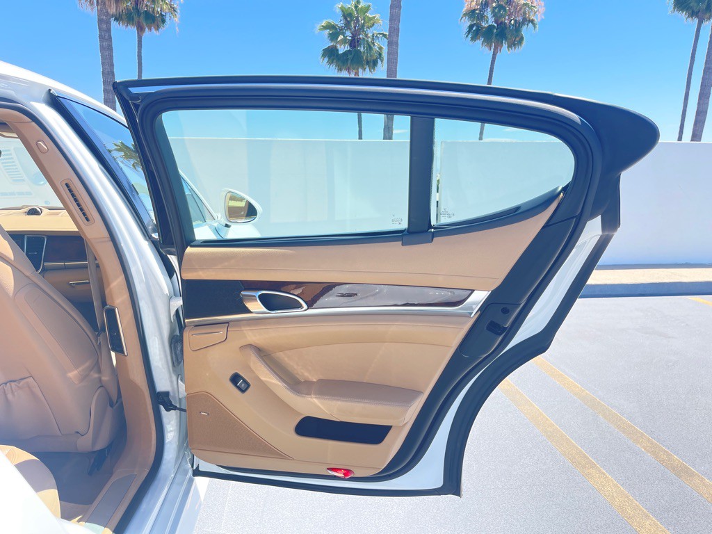 2013 Porsche Panamera Image 50