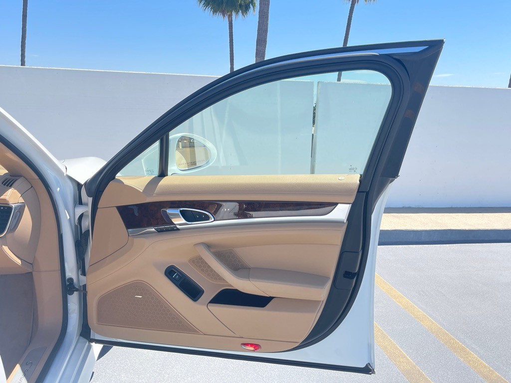 2013 Porsche Panamera Image 51