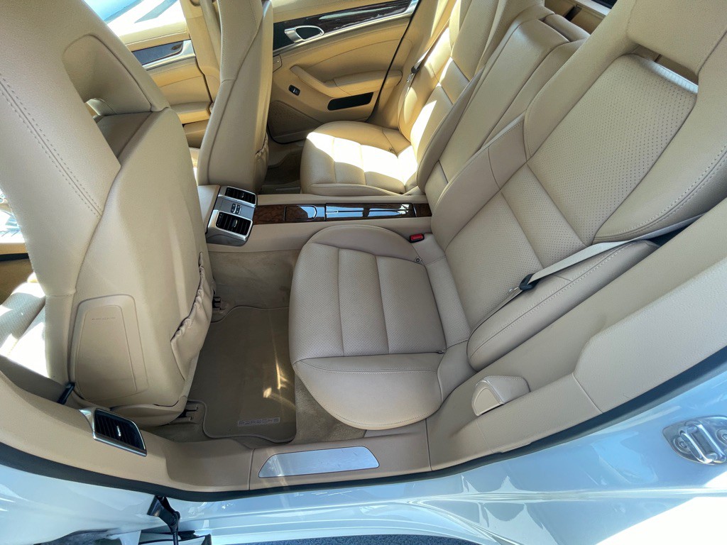 2013 Porsche Panamera Image 56