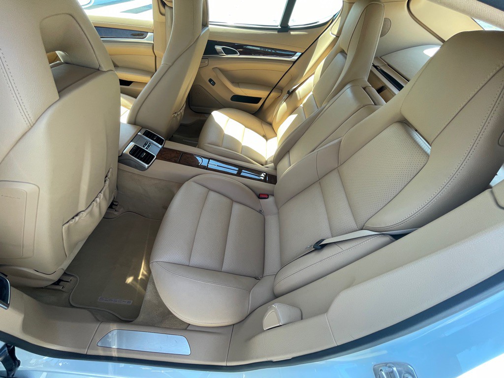 2013 Porsche Panamera Image 58