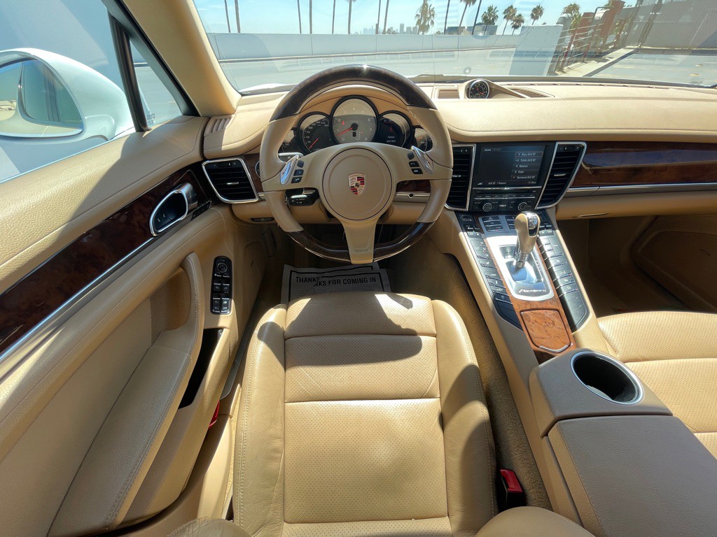 2013 Porsche Panamera Image 97