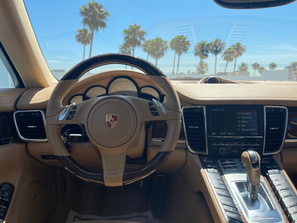 2013 Porsche Panamera Image 101
