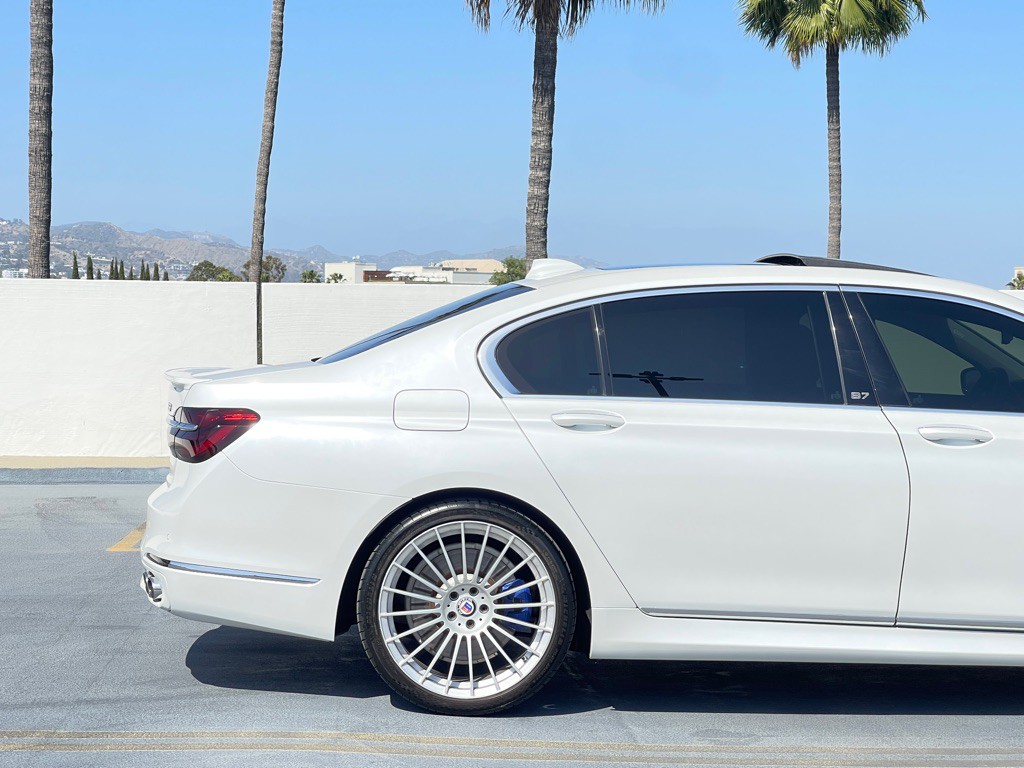 2017 BMW 7 Series Image 24