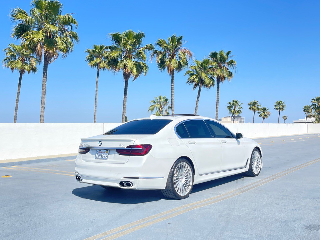 2017 BMW 7 Series Image 32