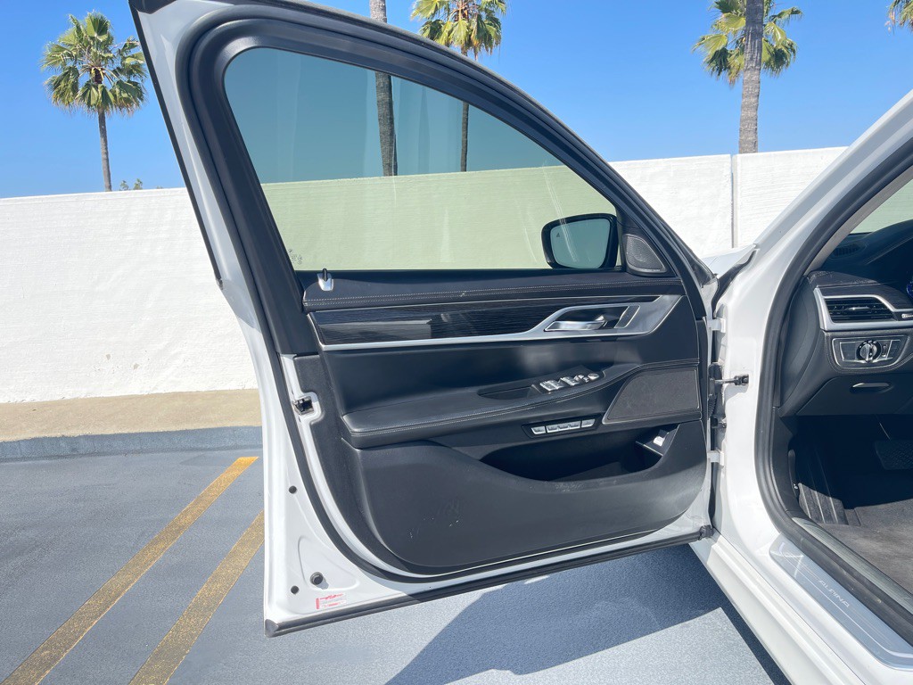 2017 BMW 7 Series Image 38