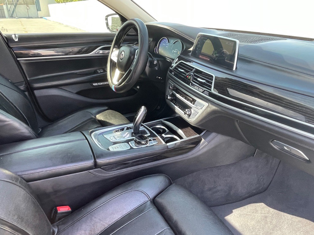 2017 BMW 7 Series Image 69