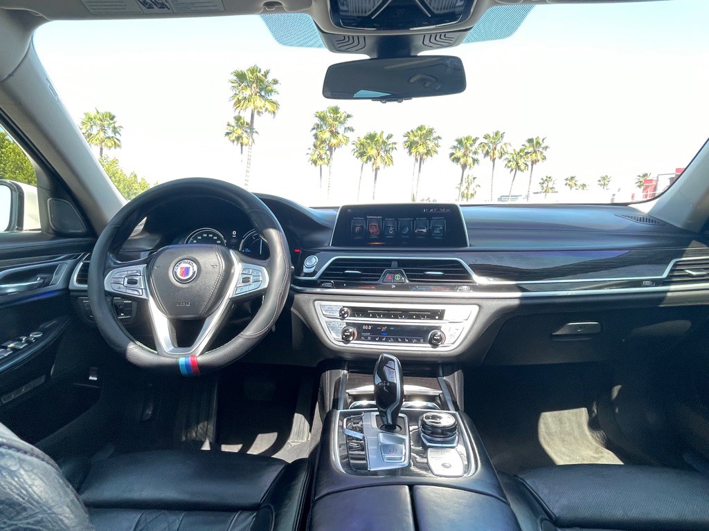 2017 BMW 7 Series Image 71