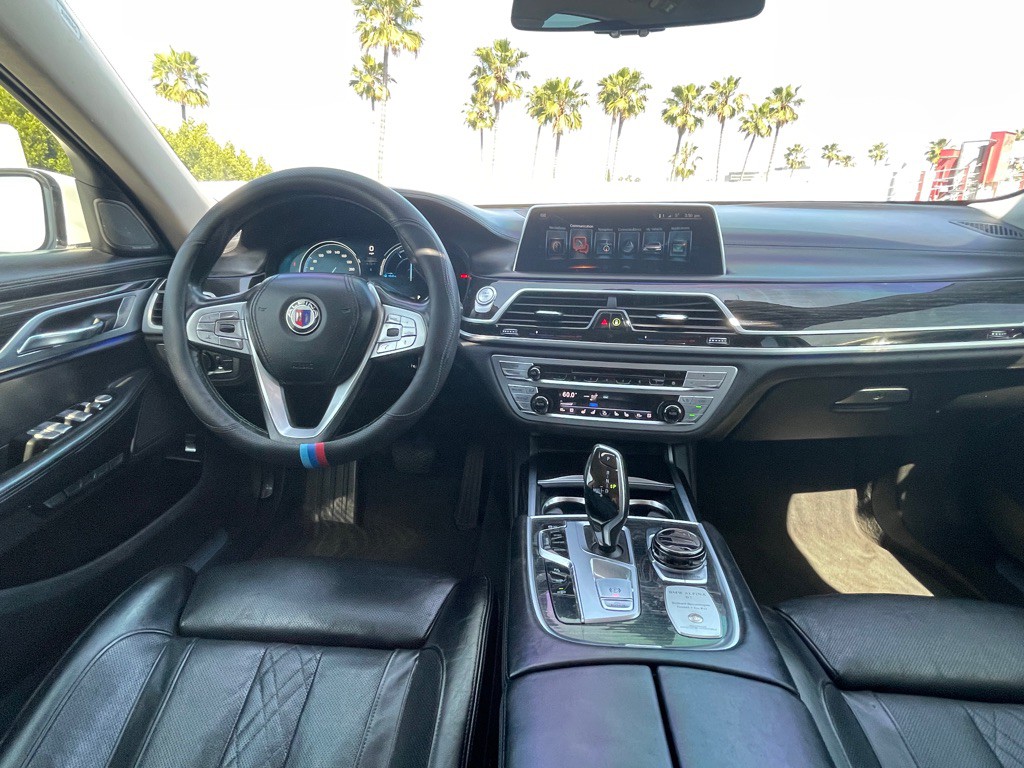 2017 BMW 7 Series Image 83