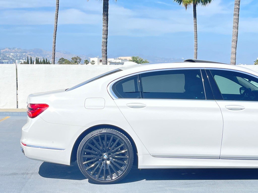 2018 BMW 7 Series Image 24
