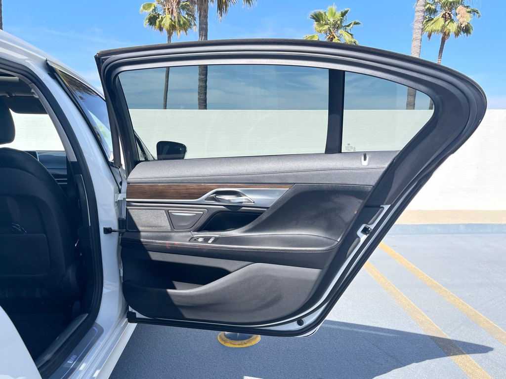 2018 BMW 7 Series Image 45