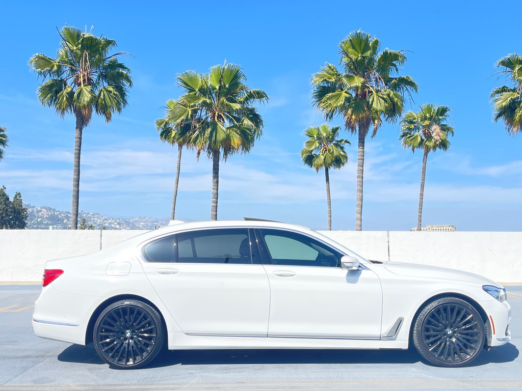 2018 BMW 7 Series Image 1