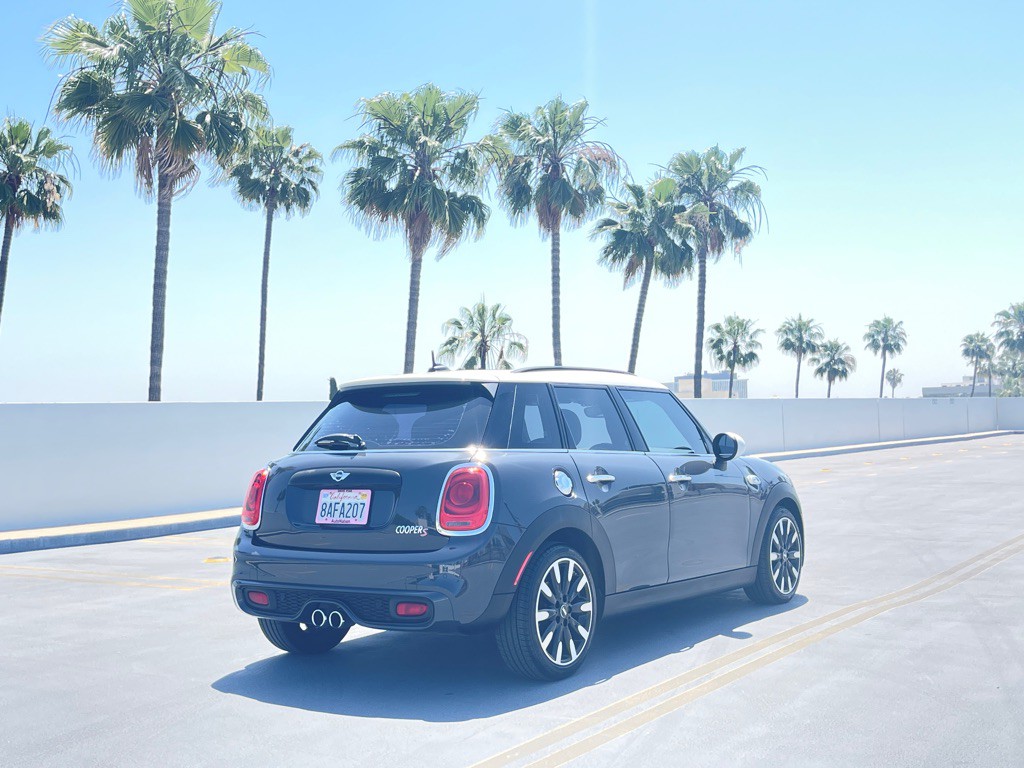 2017 MINI Cooper Image 1