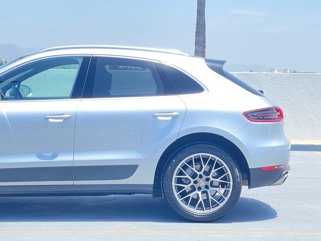 2017 Porsche Macan Image 6
