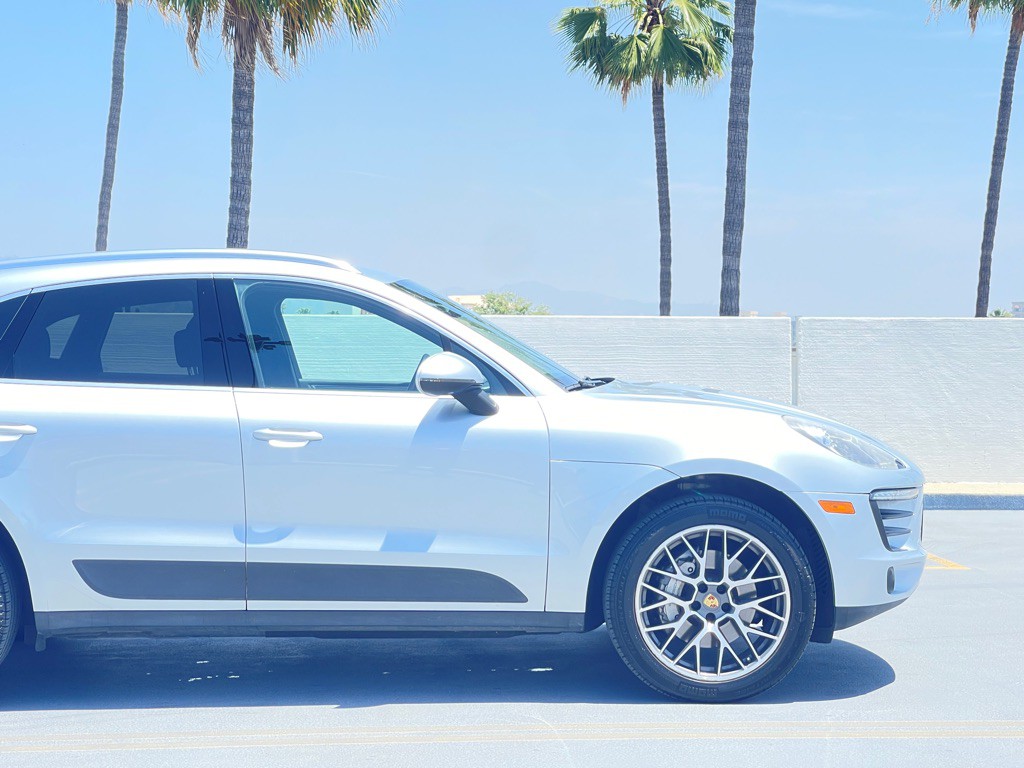 2017 Porsche Macan Image 23
