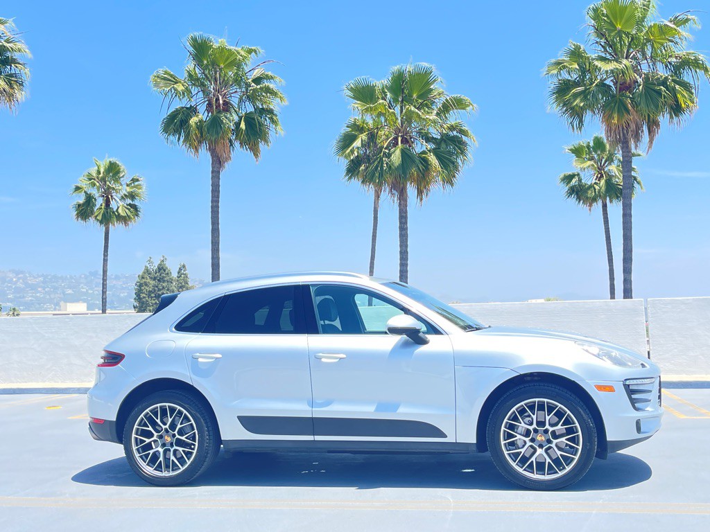 2017 Porsche Macan Image 28