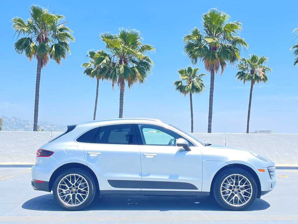 2017 Porsche Macan Image 30