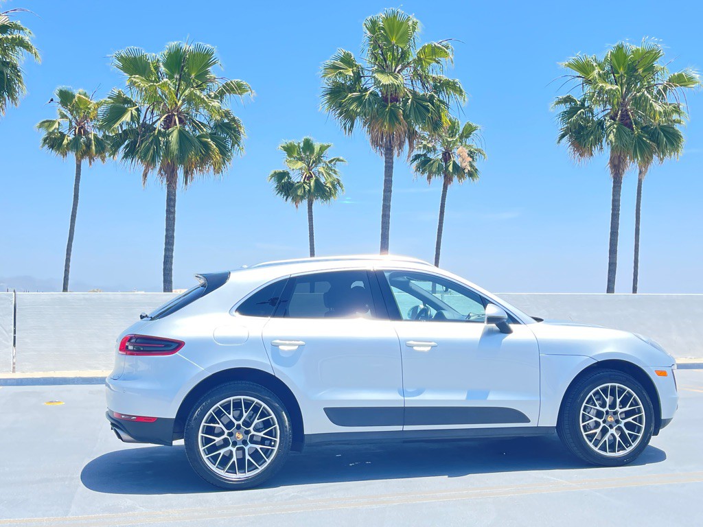 2017 Porsche Macan Image 31