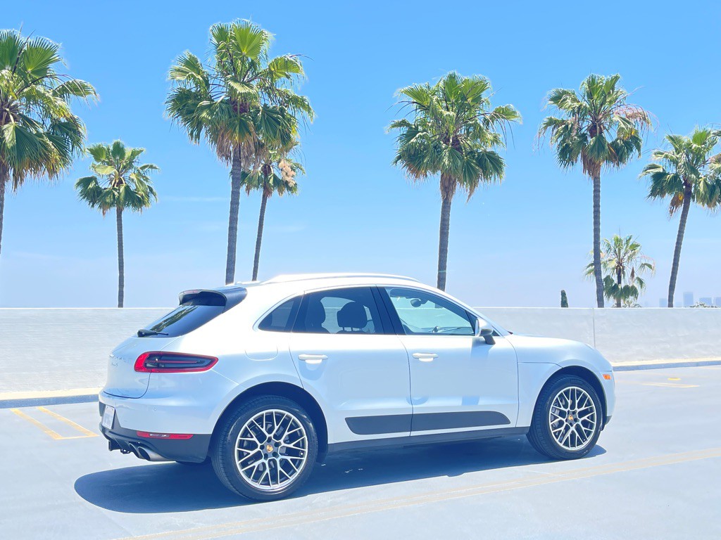 2017 Porsche Macan Image 32