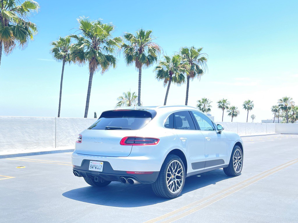 2017 Porsche Macan Image 34