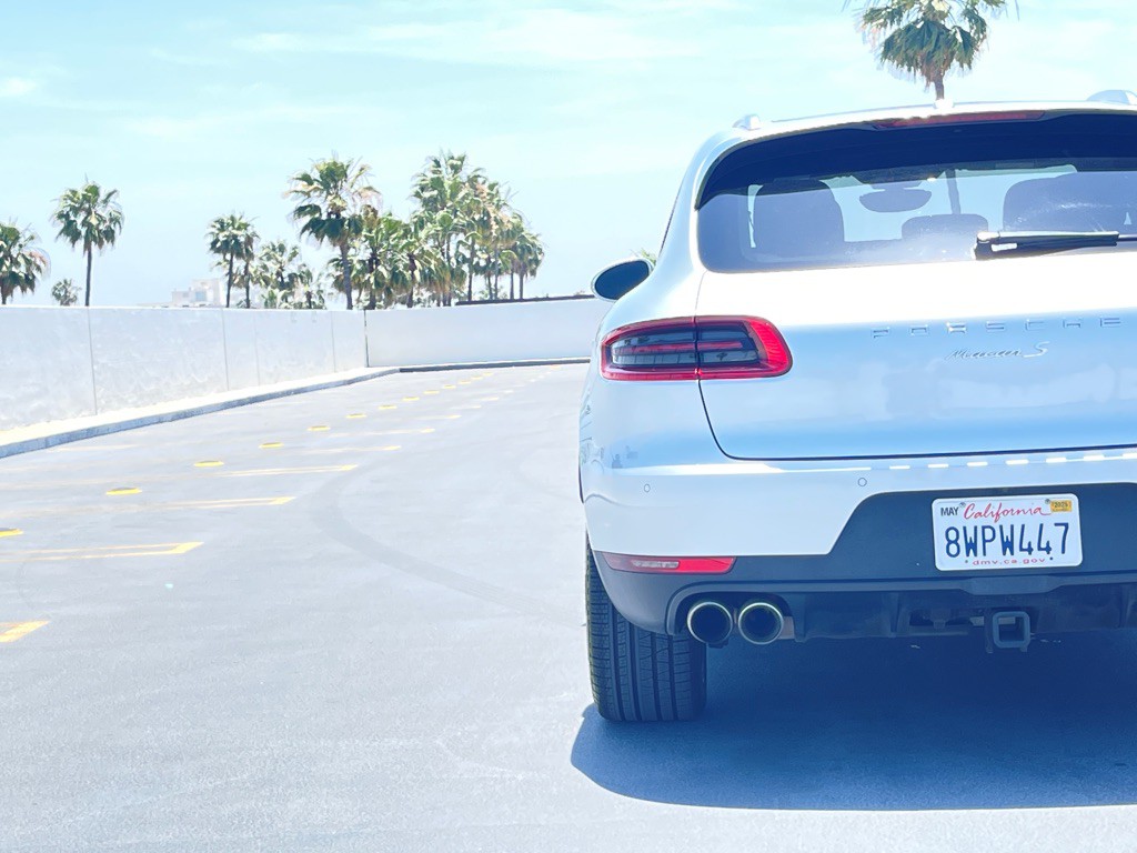 2017 Porsche Macan Image 40