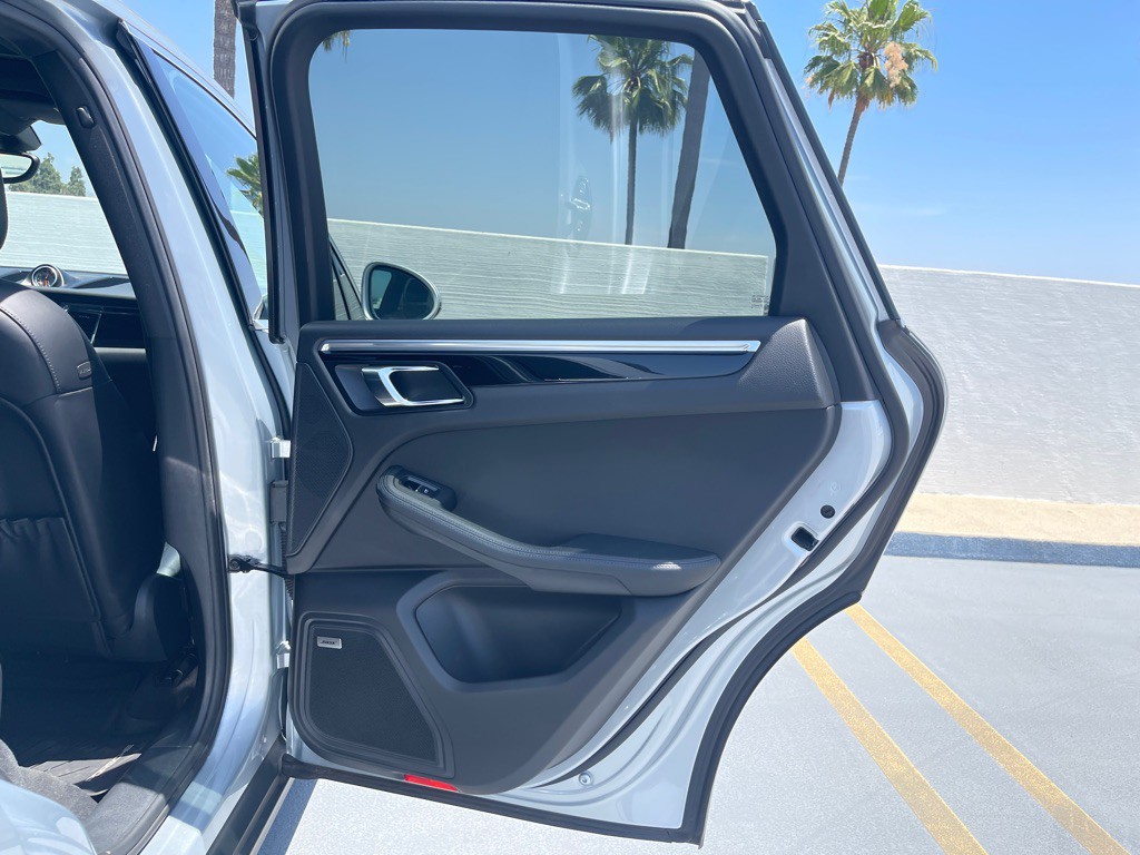 2017 Porsche Macan Image 45