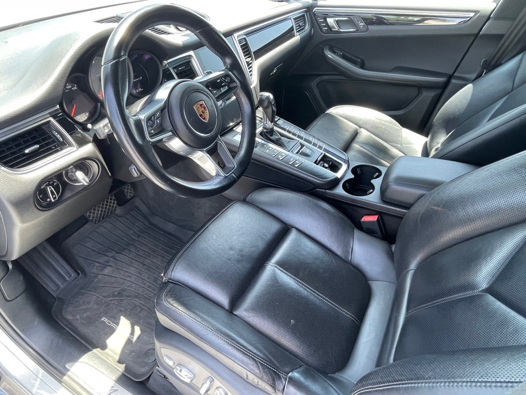 2017 Porsche Macan Image 49