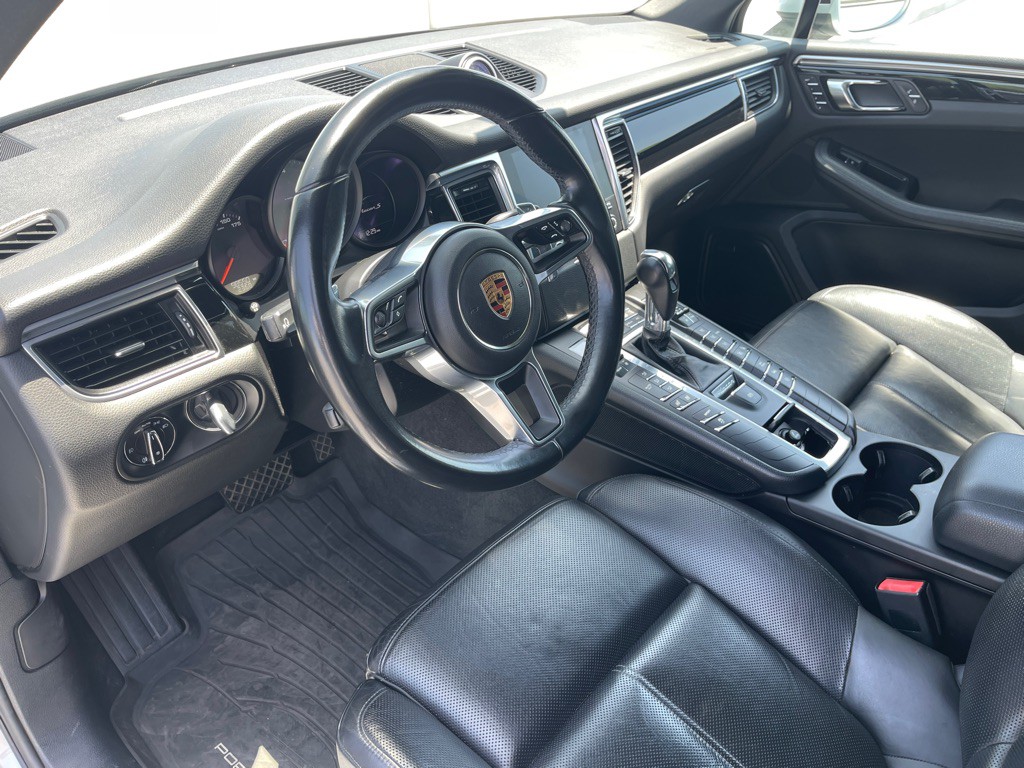 2017 Porsche Macan Image 50